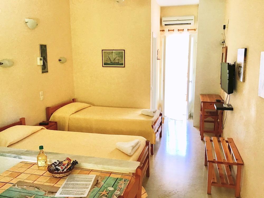 Almyra Apartments & Studios