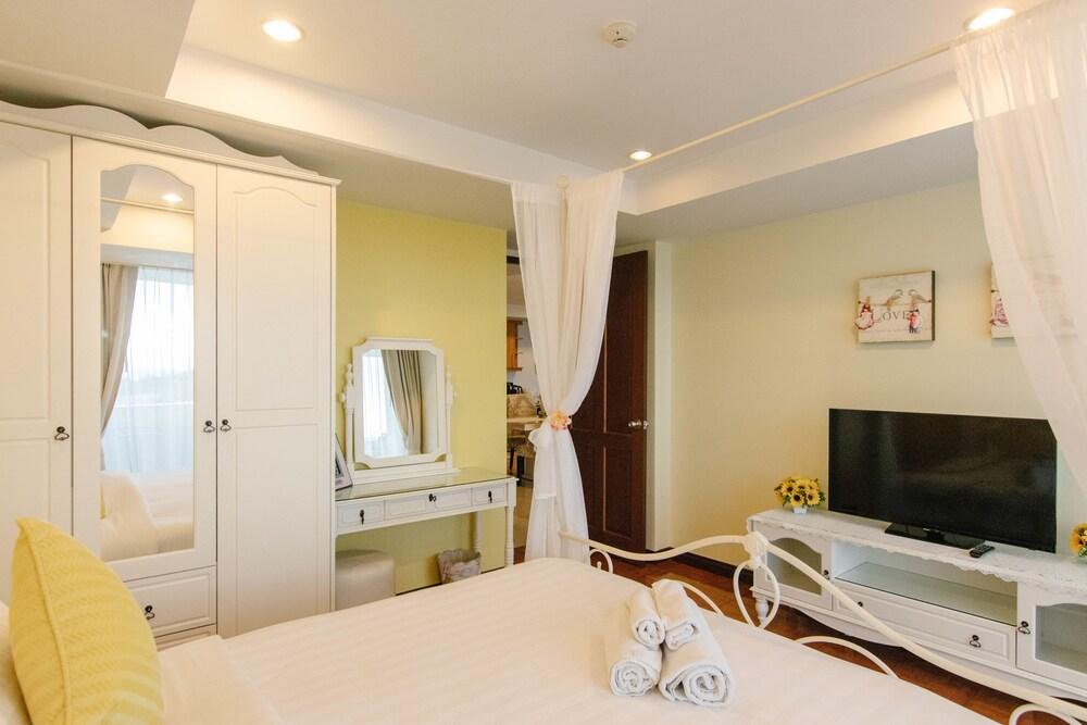 SeaRidge Hua Hin Resort & Pool Villa