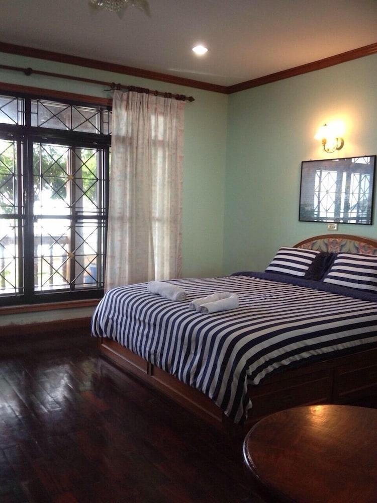 Baan Rim Lay Lipa Noi