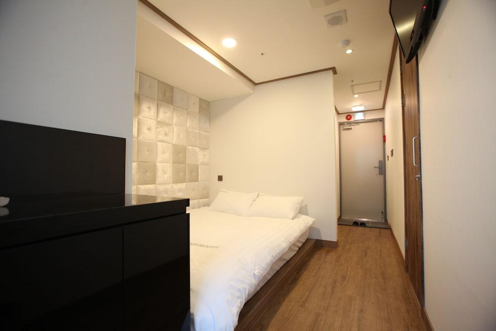 Myeongdong MOM House