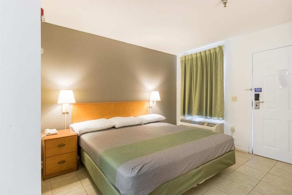 Studio 6 Statesboro, GA