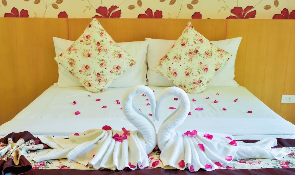 The Orange City Resort