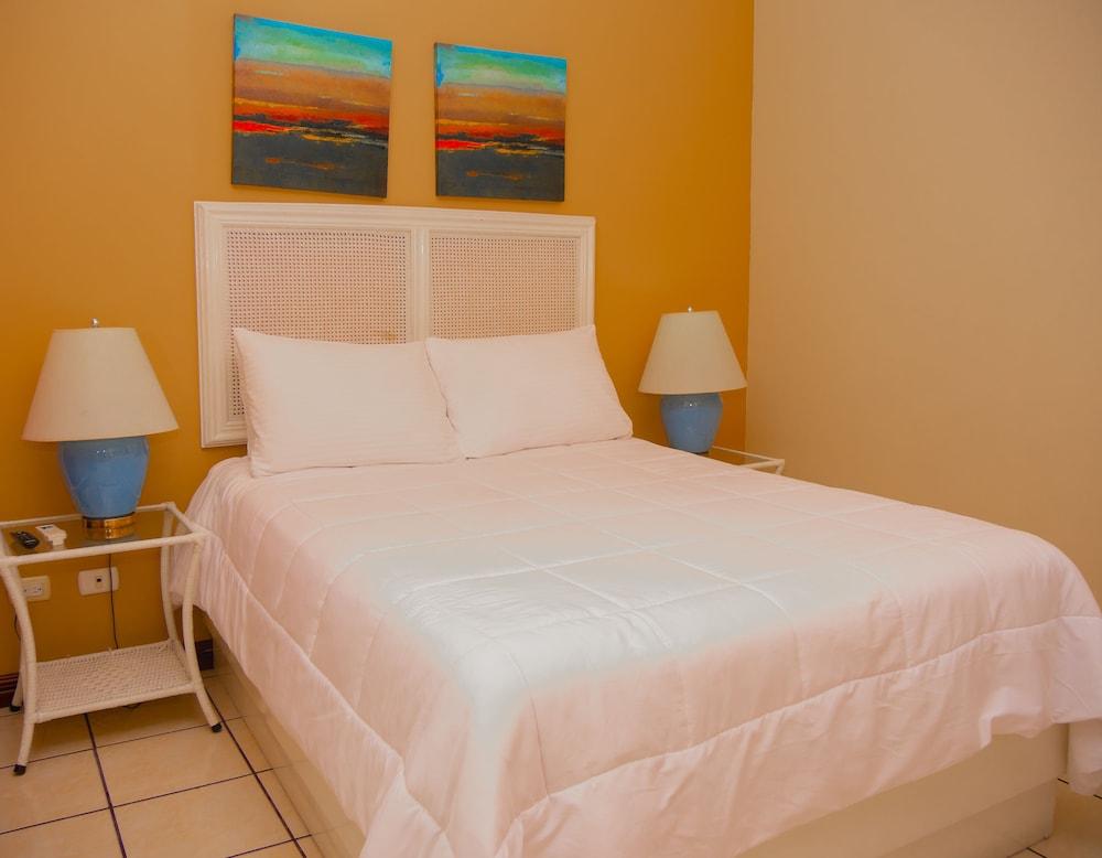 Hotel Bamboo Aeropuerto