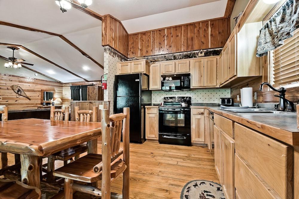 Lake Forest Luxury Log Cabins