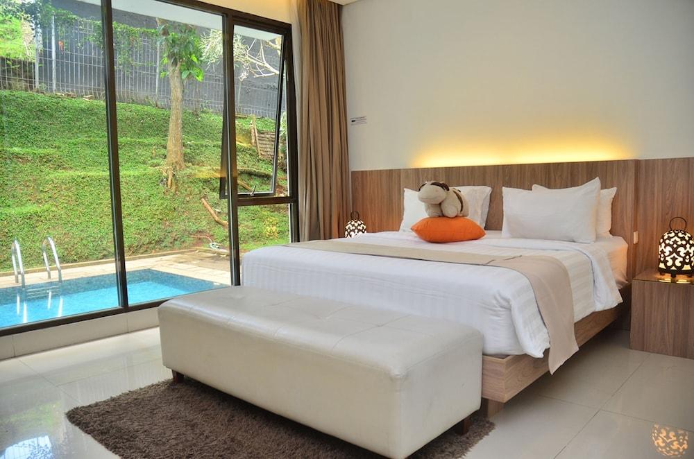 Ohara City View 5BR Villa Heated Pool and Billiard