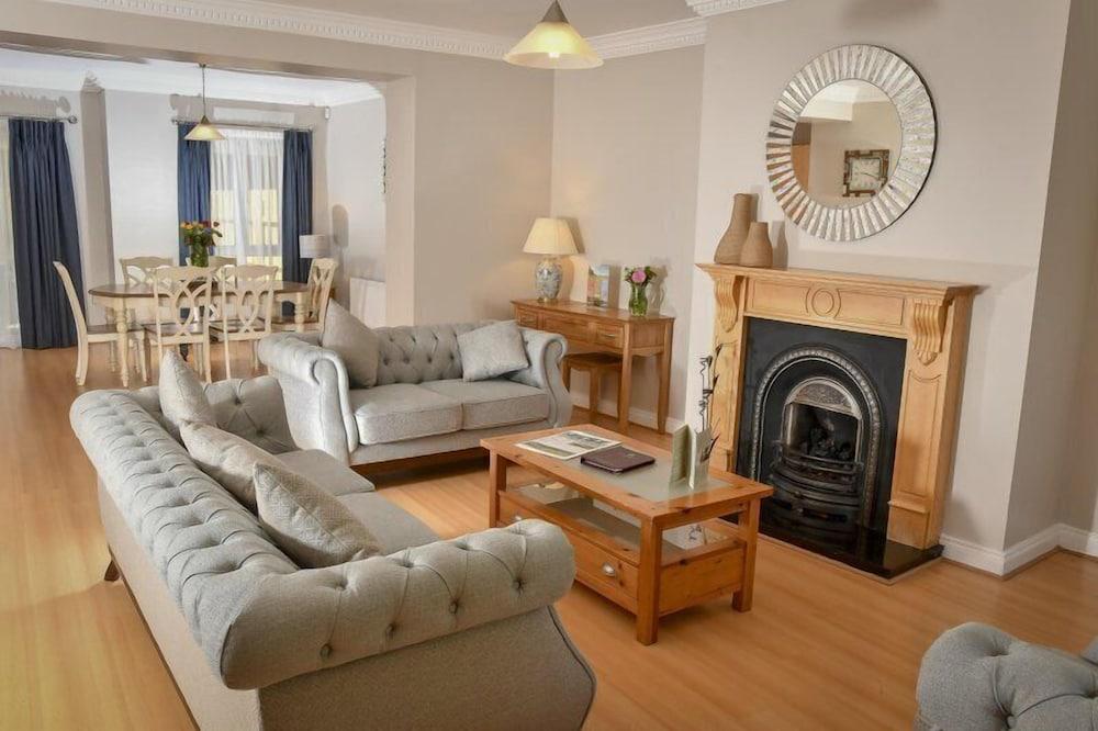 Wolseley Holiday Lodges