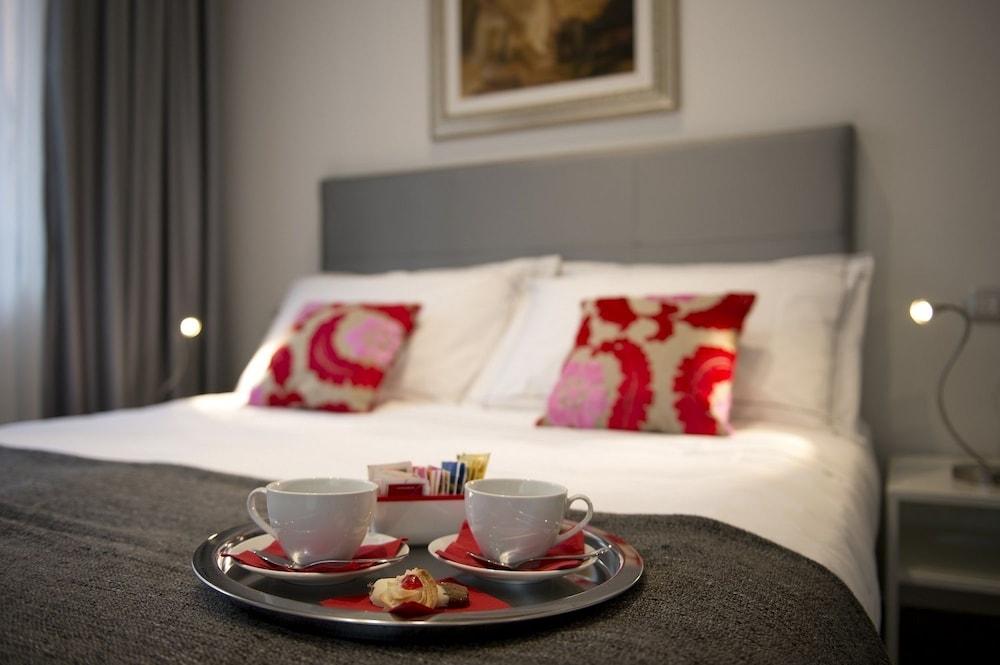 Monza City Rooms & Studios