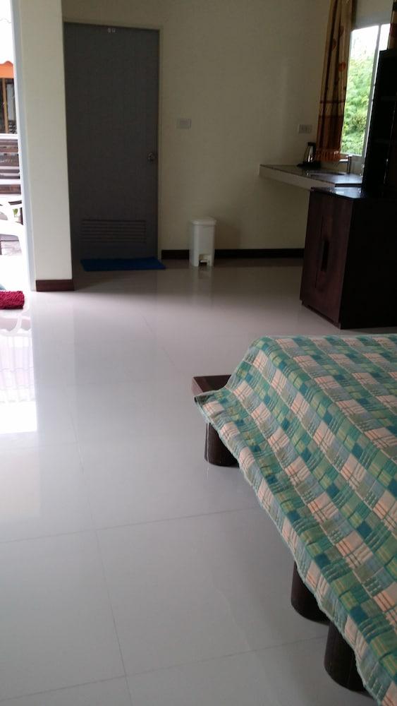 Khaolak Summer House Resort