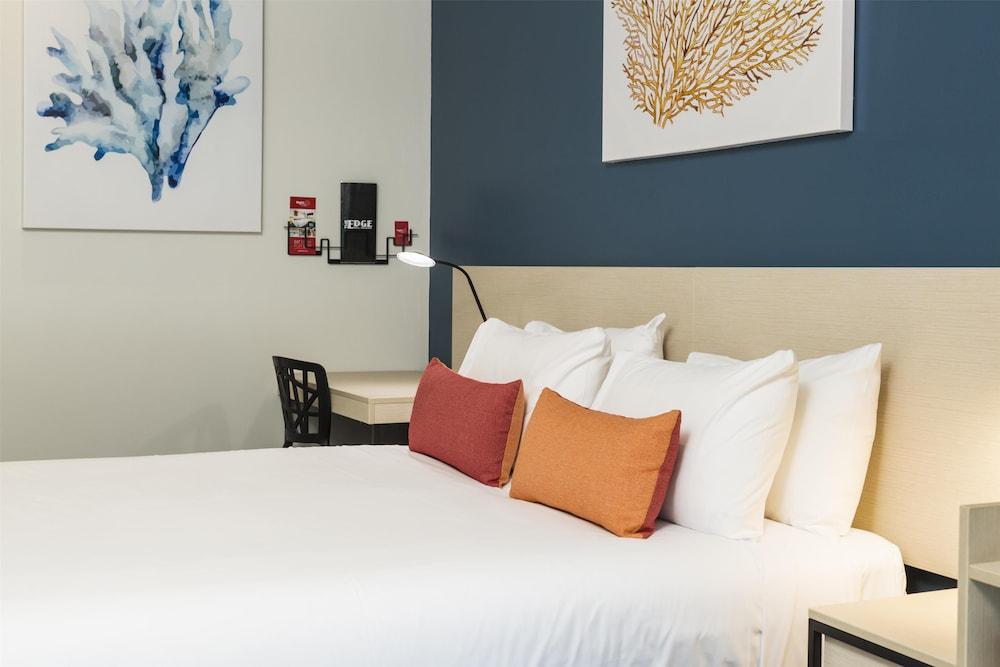 Nightcap at Edge Hill Tavern