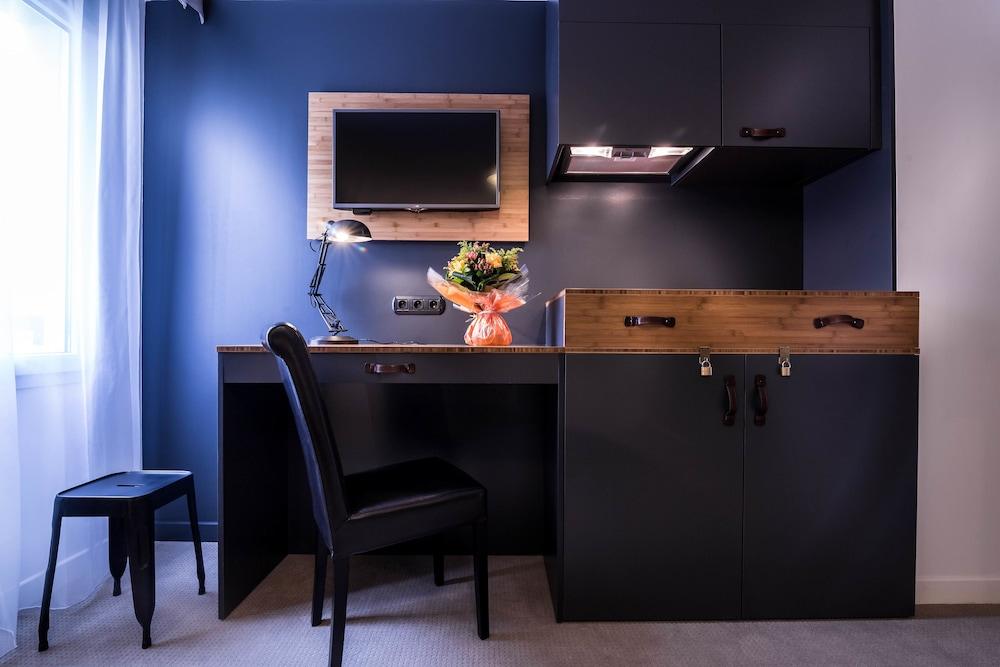 Best Western Plus Suitcase Paris La Defense