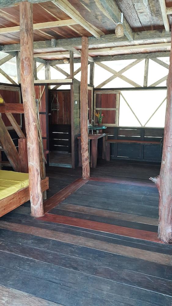 Kurupira Cabin Floating