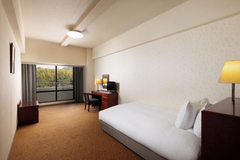 Mercure Kochi Tosa Resort & Spa