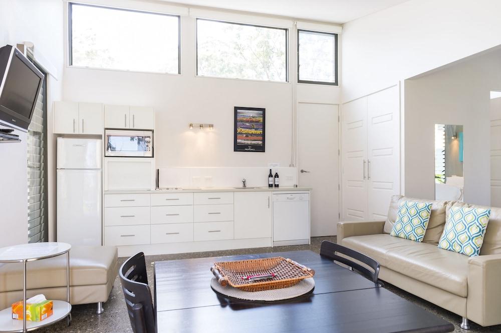 By the Beach B&B and Apartments