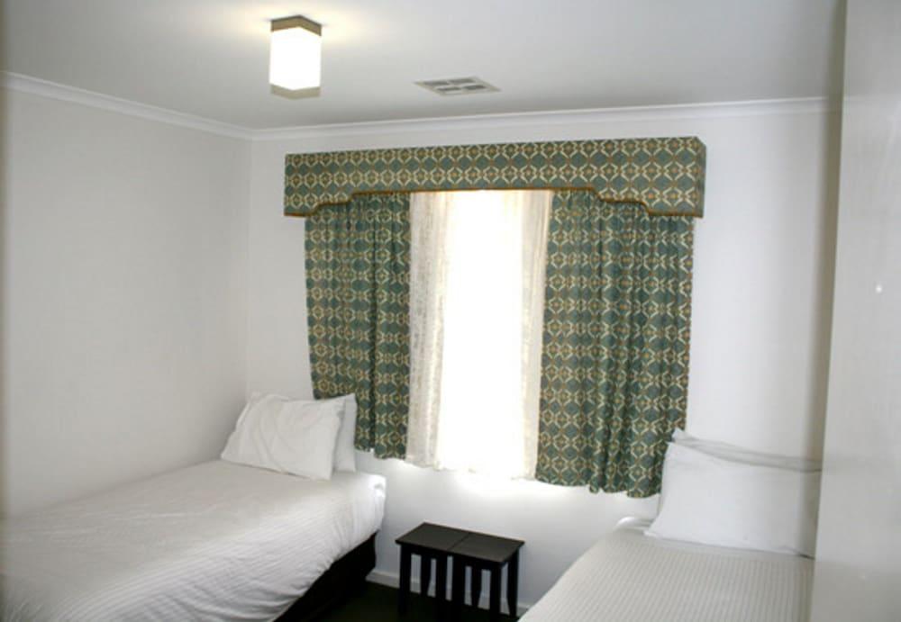 Grand Manor Motor Inn - Queanbeyan