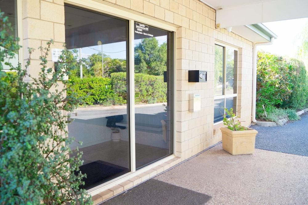 Jacaranda Country Motel