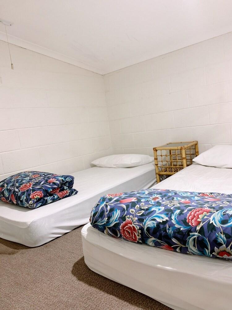 Bayplay Beach Accommodation - 2 locations