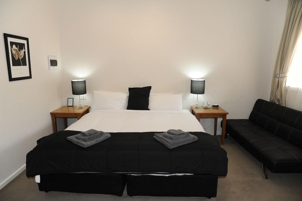 Norwood House Motel & Reception Centre