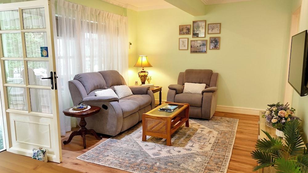 Curtis Falls Apartment