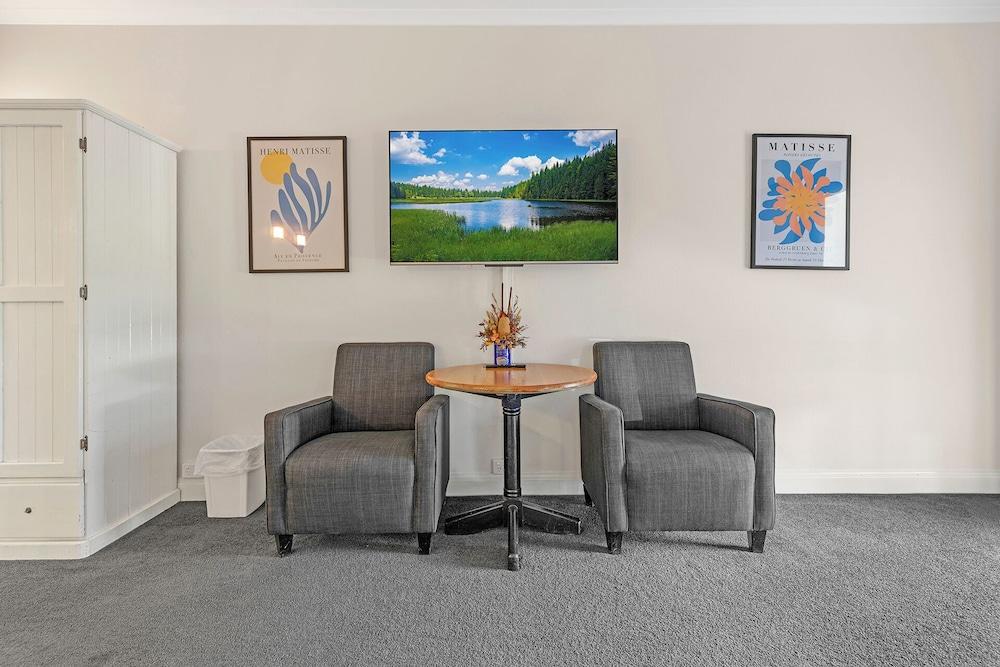 Caledonian Hotel Motel