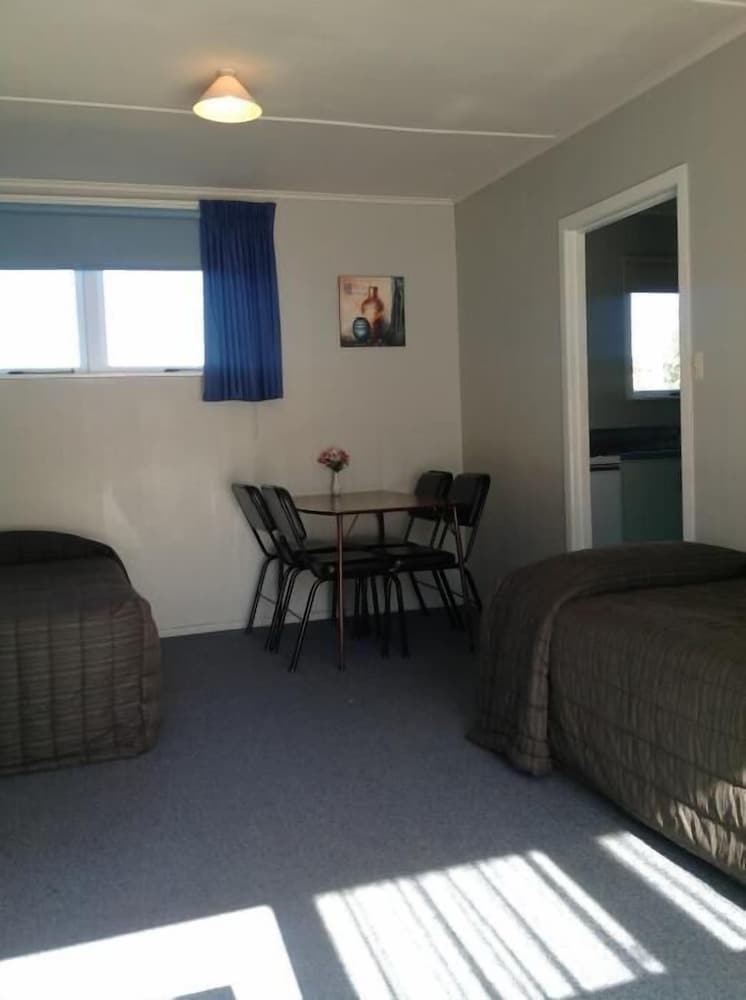 Camberley Court Motel