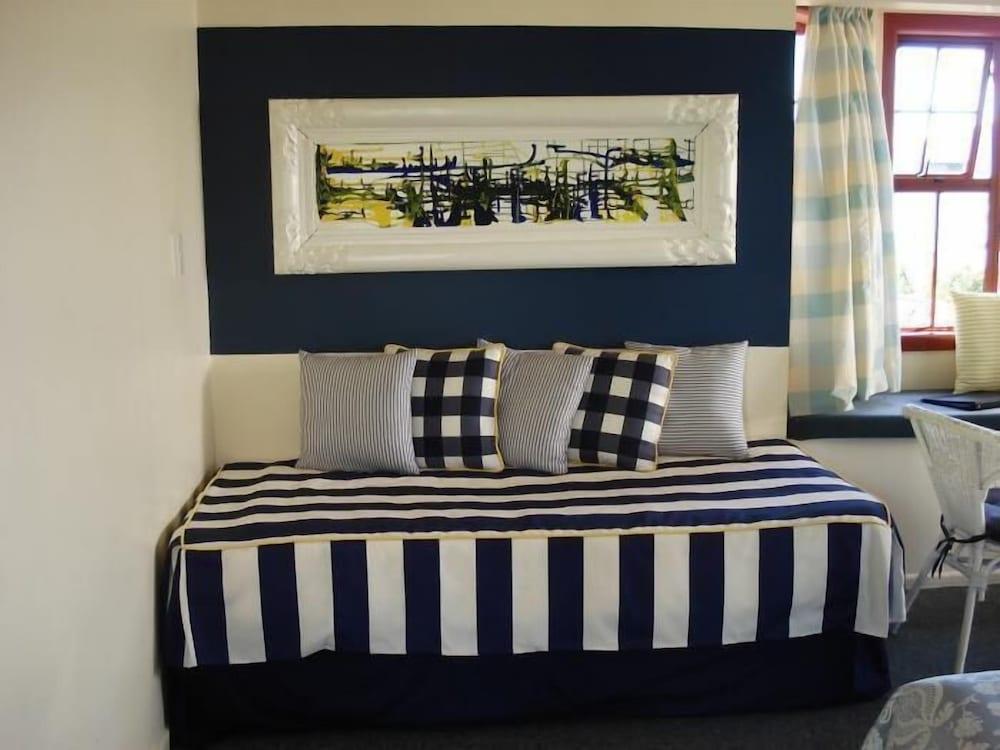 Ducks & Drakes Boutique Motel & Backpackers