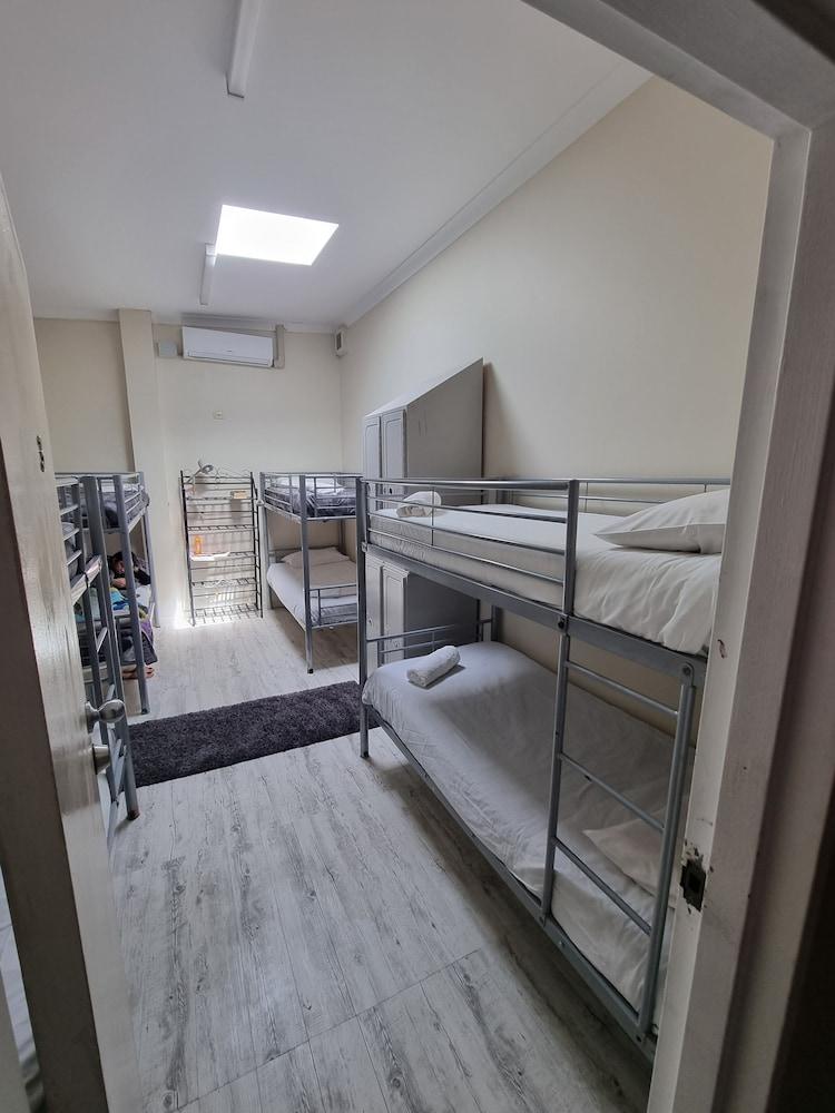 The Entrance Backpackers - Hostel