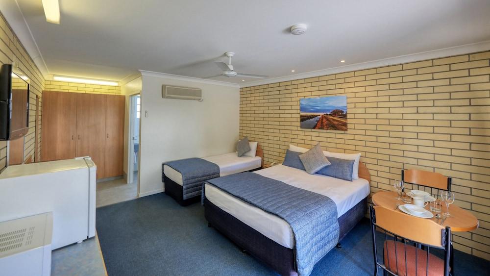 Riverland Motor Inn & River's Restaurant