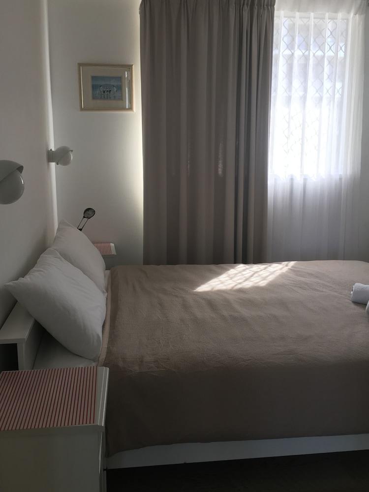 Merrima Court Holidays