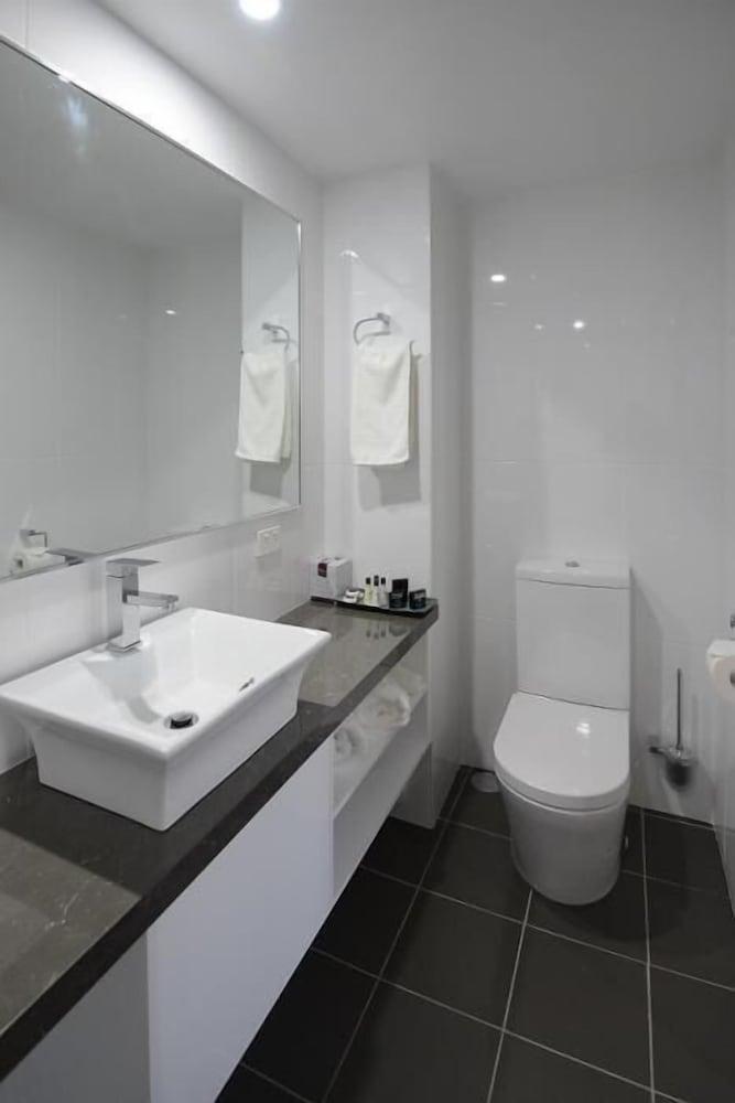 Aastro Dish Motor Inn