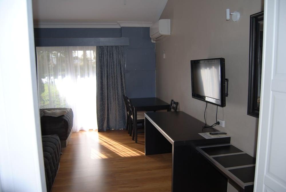 Airlie House Motor Inn