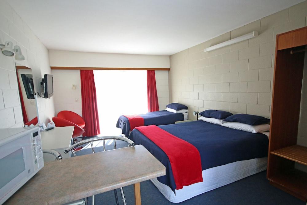 Midway Pacifica Lodge