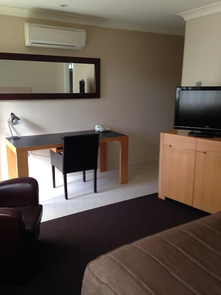 Francis Phillip Motor Inn