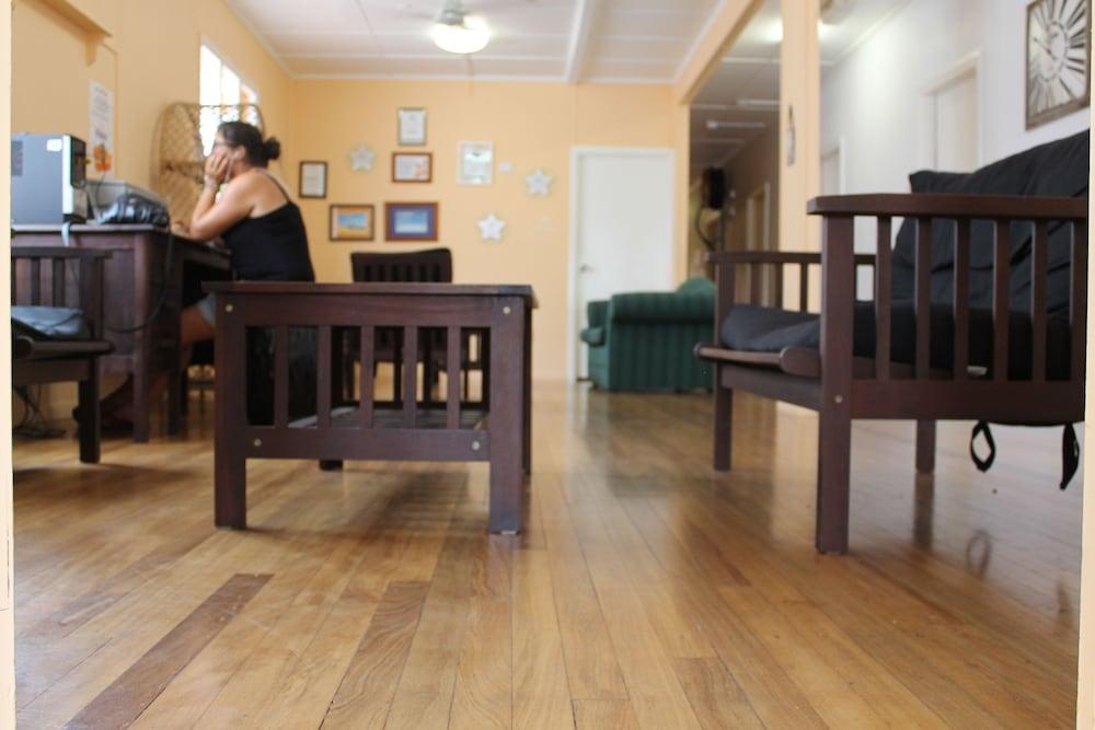 Civic Guest House - Hostel