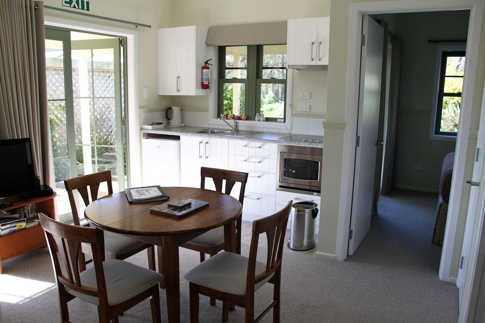 Clive Colonial Cottages