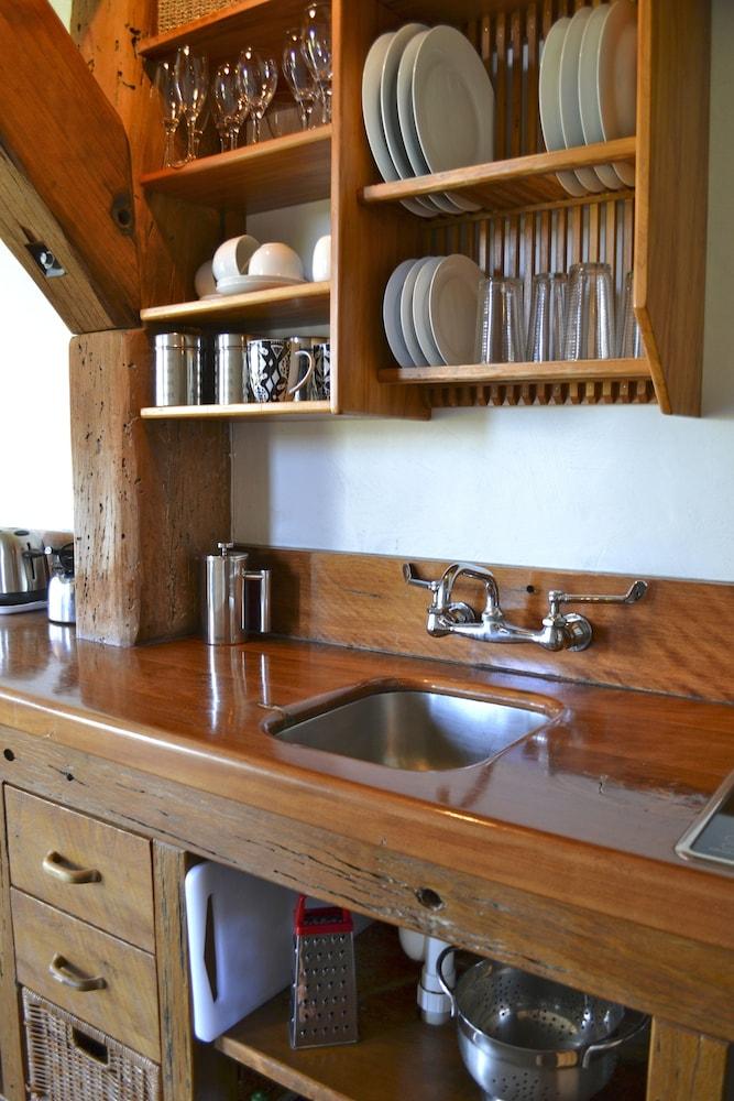 Ahu Ahu Beach Villas