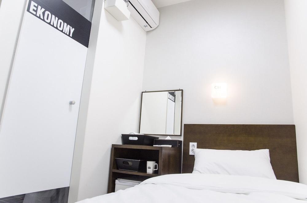 Ekonomy Haeundae Guesthouse