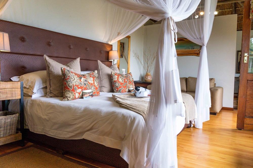 Woodbury Lodge - Amakhala Game Reserve