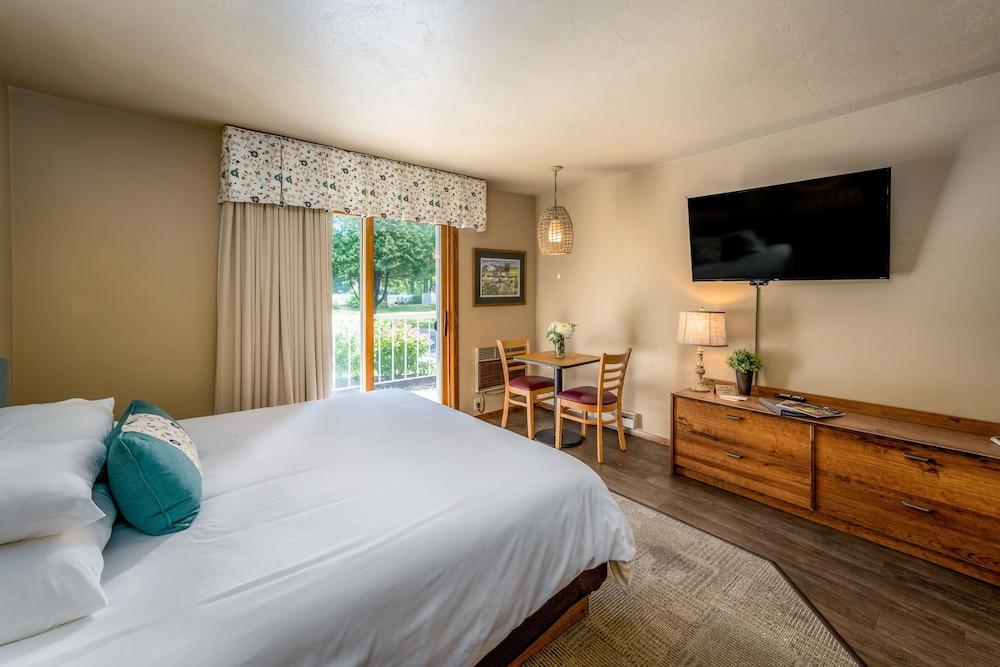 Somerset Inn & Suites