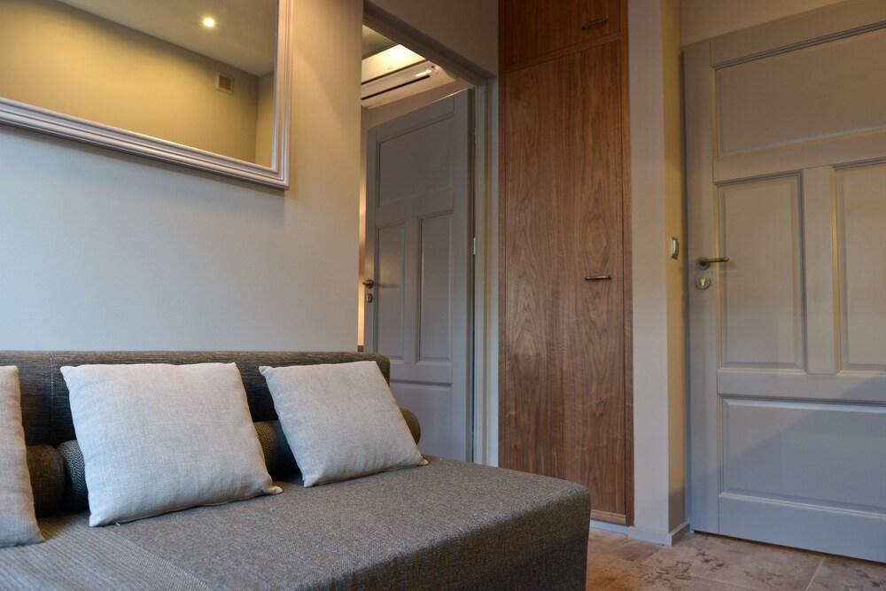 La Gioia Grey Stylish Apartments