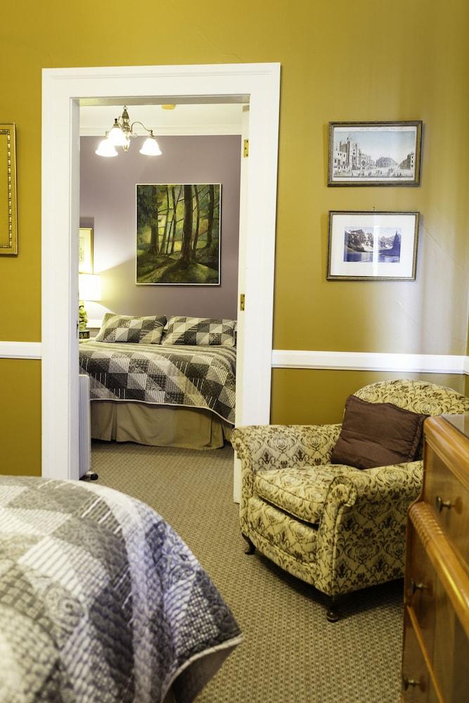 The Old Courthouse Inn