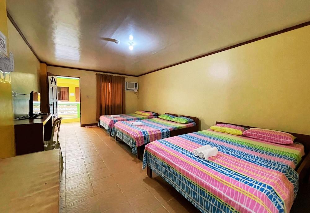 White Beach Hotel Puerto Galera powered by Cocotel