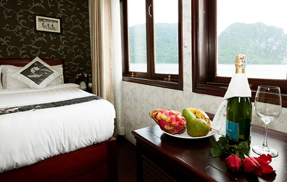 Halong Phoenix Cruiser