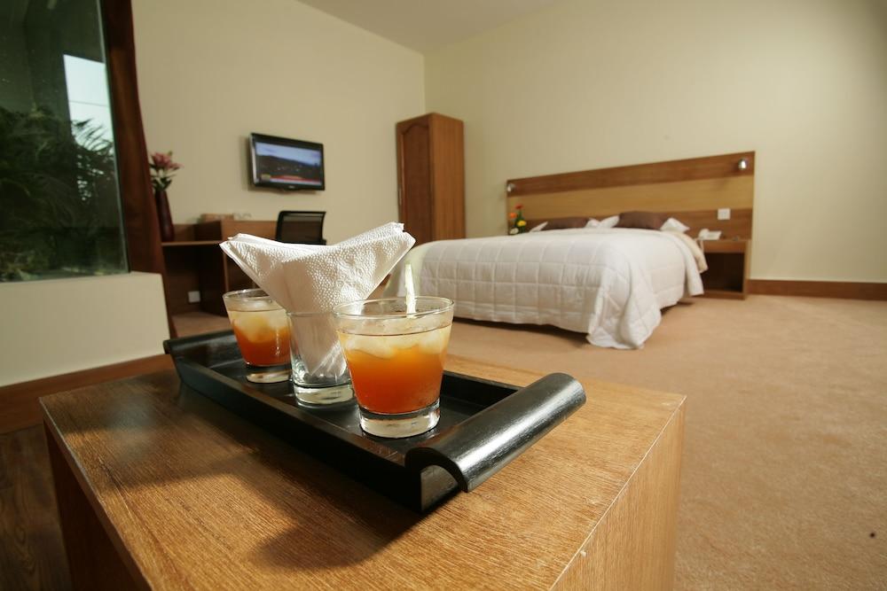 Richmond Hotel & Suites