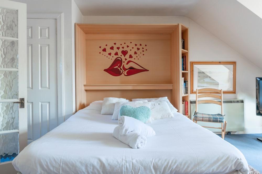 Tony Asga - Tony's Apartments