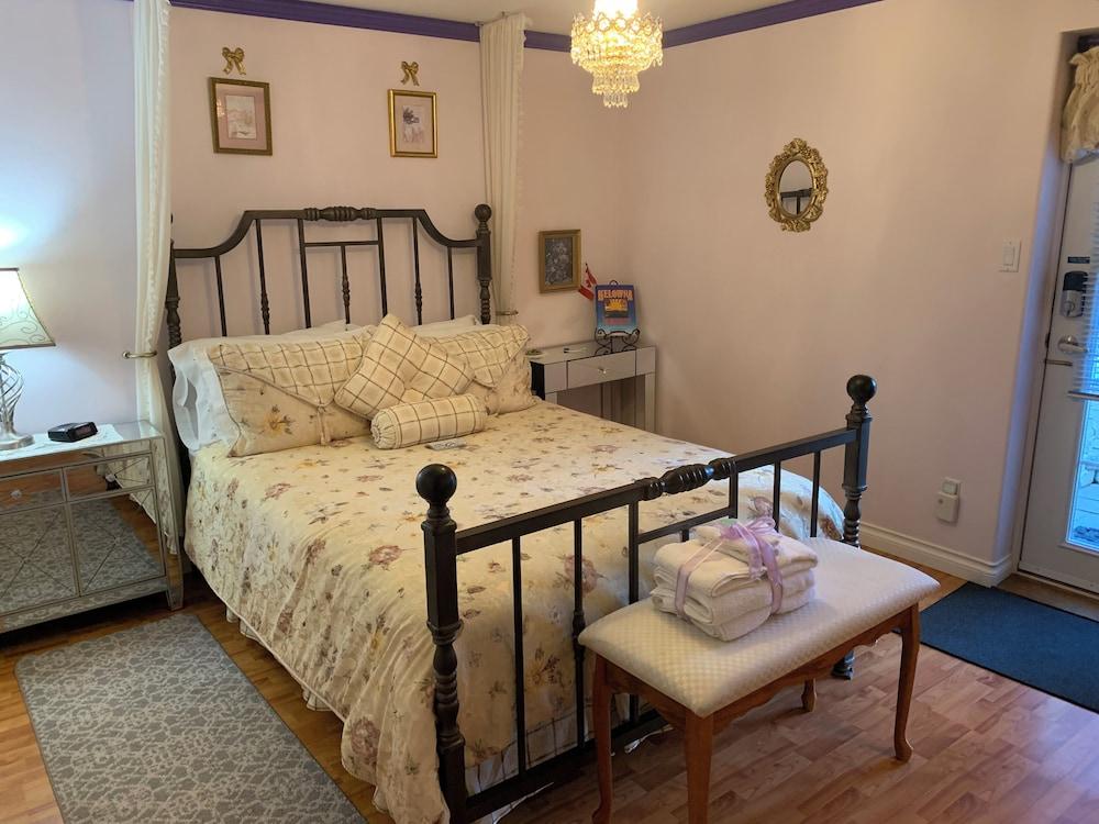 Alexandria House Bed & Breakfast