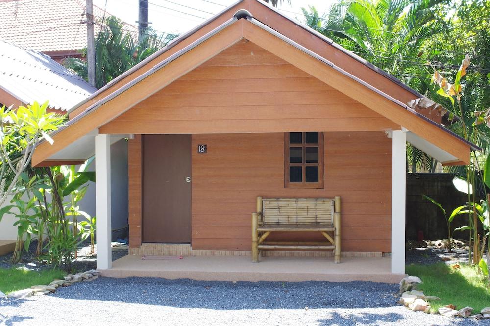 Thai House Beach Resort