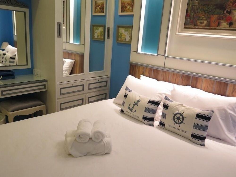 Summer Huahin Condo Pool View by Dome