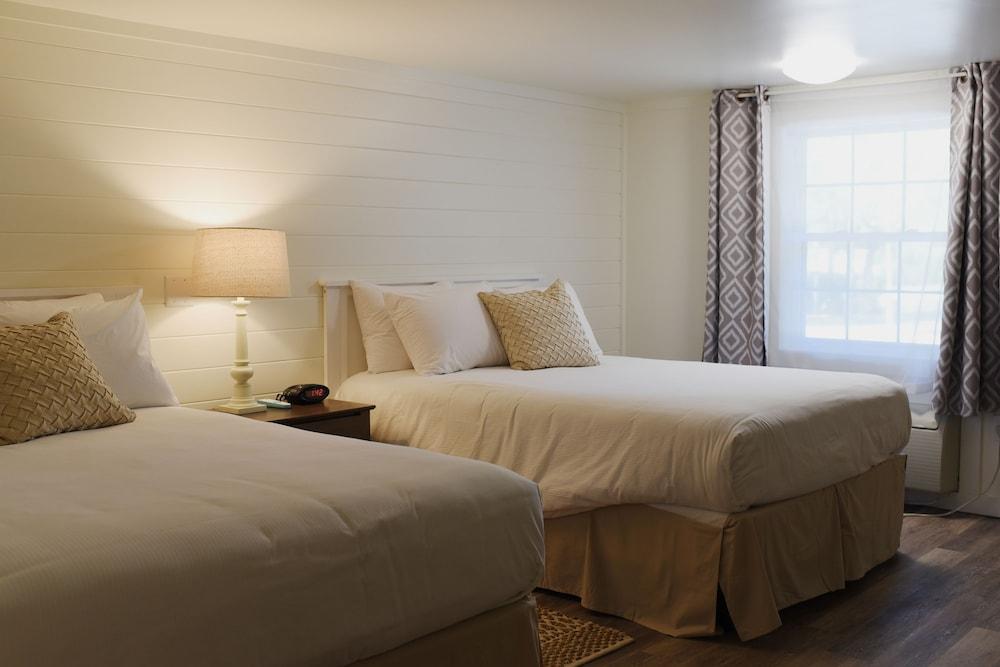 Sandwich Inn and Suites