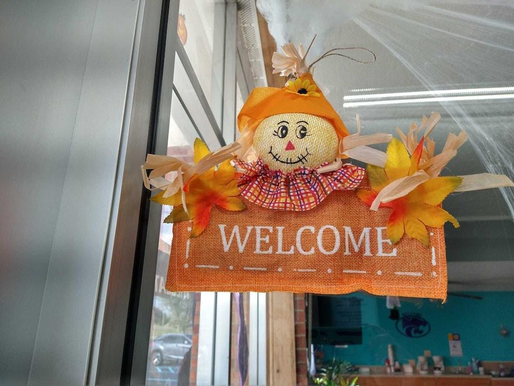 Grand View Plaza Inn & Suites