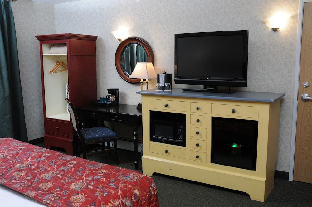 Pike's Waterfront Lodge